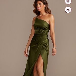 Bridesmaid dress (never worn size 4)